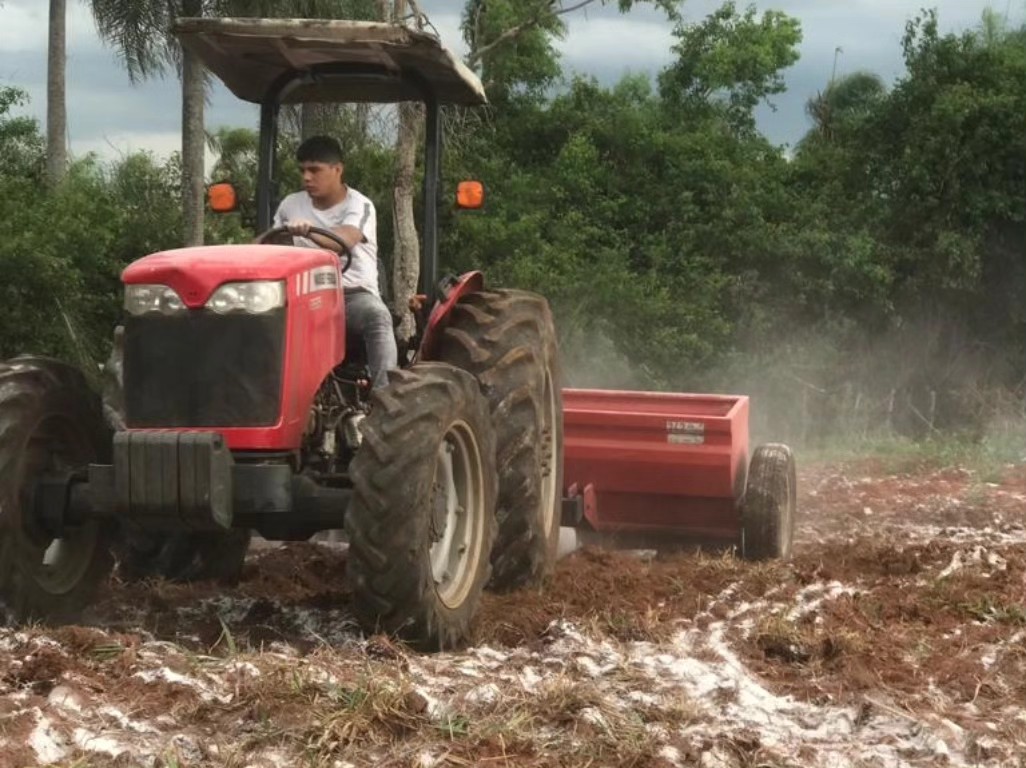 Maquinaria y Pastura